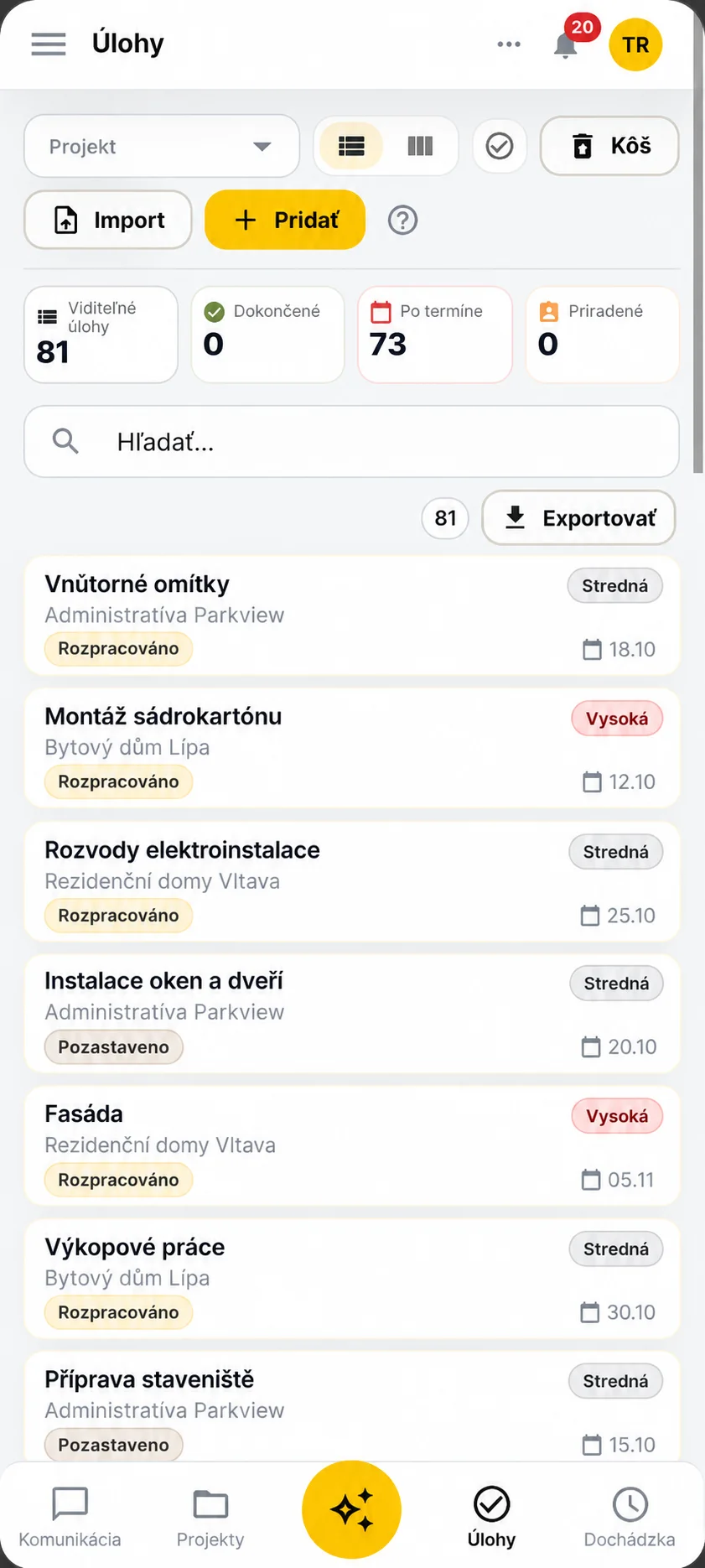 Zoznam úloh v mobilnej aplikácii Stavario s projektom, stavom a prioritou